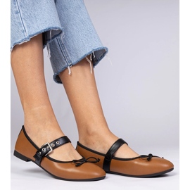 Bailarinas de mulheres marrons com um arco marrom 1