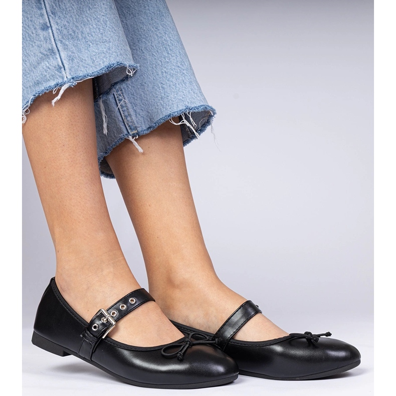 Bailarinas de mulheres negras com um arco preto 1