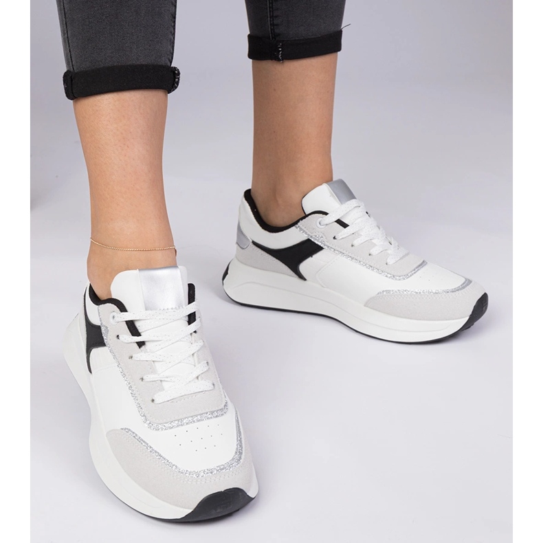 Tênis feminino branco com glitter 2