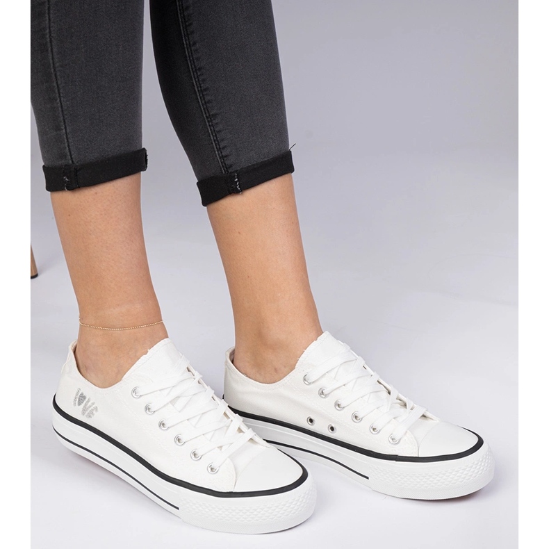 Tênis femininos clássicos brancos 1