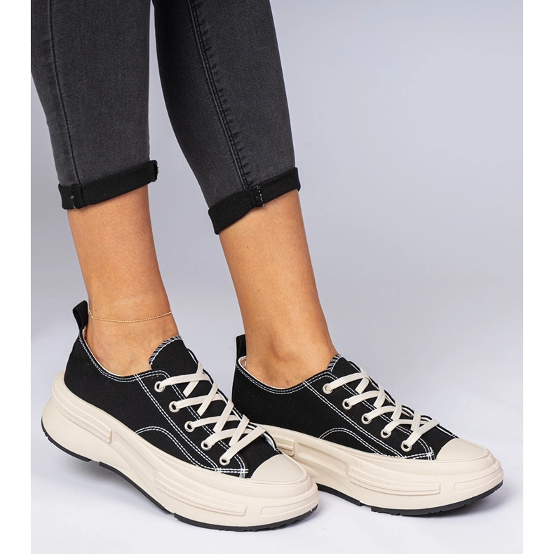 Tênis de materiais de mulheres negras preto 1