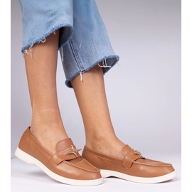 Mocassins femininos marrons com uma decoração de ouro castanho 1
