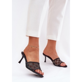 Chinelos decorados no salto alto preto 2