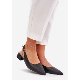 Sandálias trançadas femininas com um delicado calcanhar preto 1