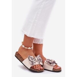 Chinelos femininos com um arco em uma plataforma de cortiça bege 1