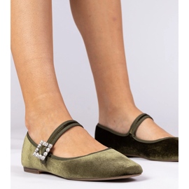 Bailarinas de veludo femininas verdes com uma fivela 1