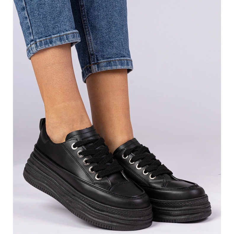 Tênis de mulheres negras em uma sola alta preto 2