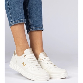 Tênis femininos bege com brocado dourado 1 Tênis femininos bege com brocado dourado 1