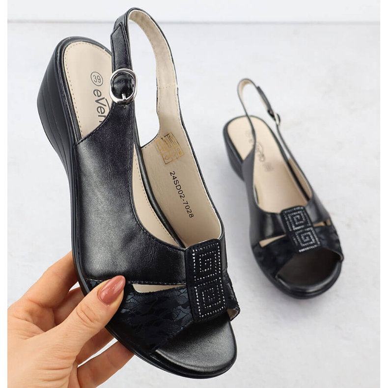 Sandálias femininas nas cunhas Black Evento 7028 preto 1