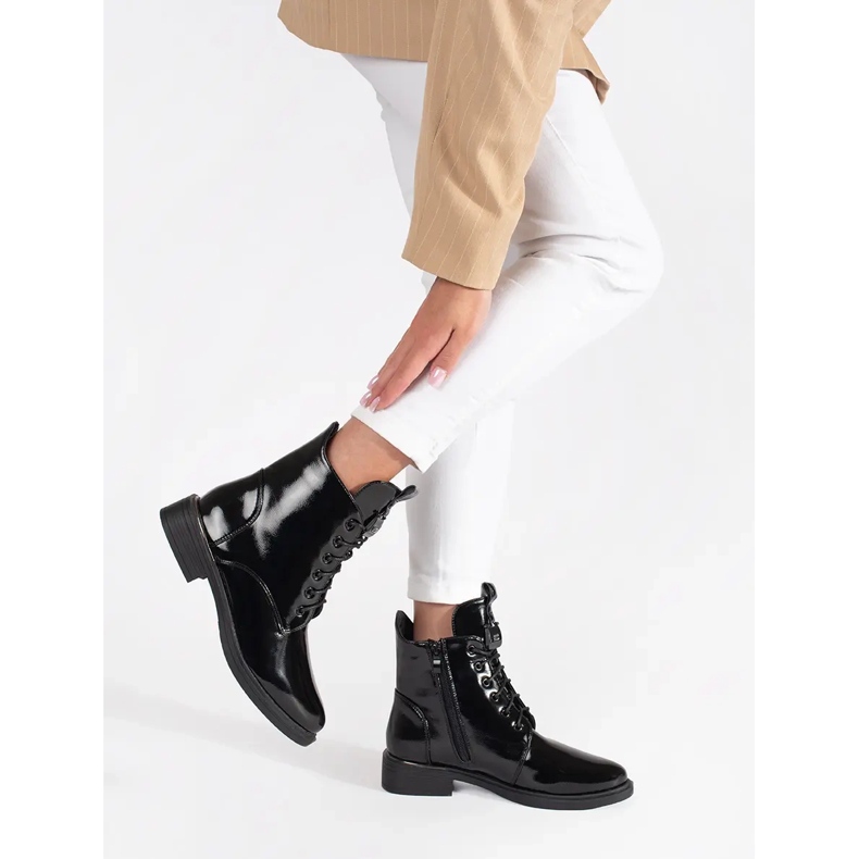 Botins femininos pretos com cadarço em couro ecológico envernizado 2 Botins femininos pretos com cadarço em couro ecológico envernizado 2