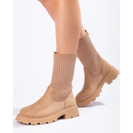 Botins femininos em camurça com parte superior flexível bege 2