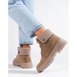 Botas femininas bege com forro de pele de carneiro 2 Botas femininas bege com forro de pele de carneiro 2