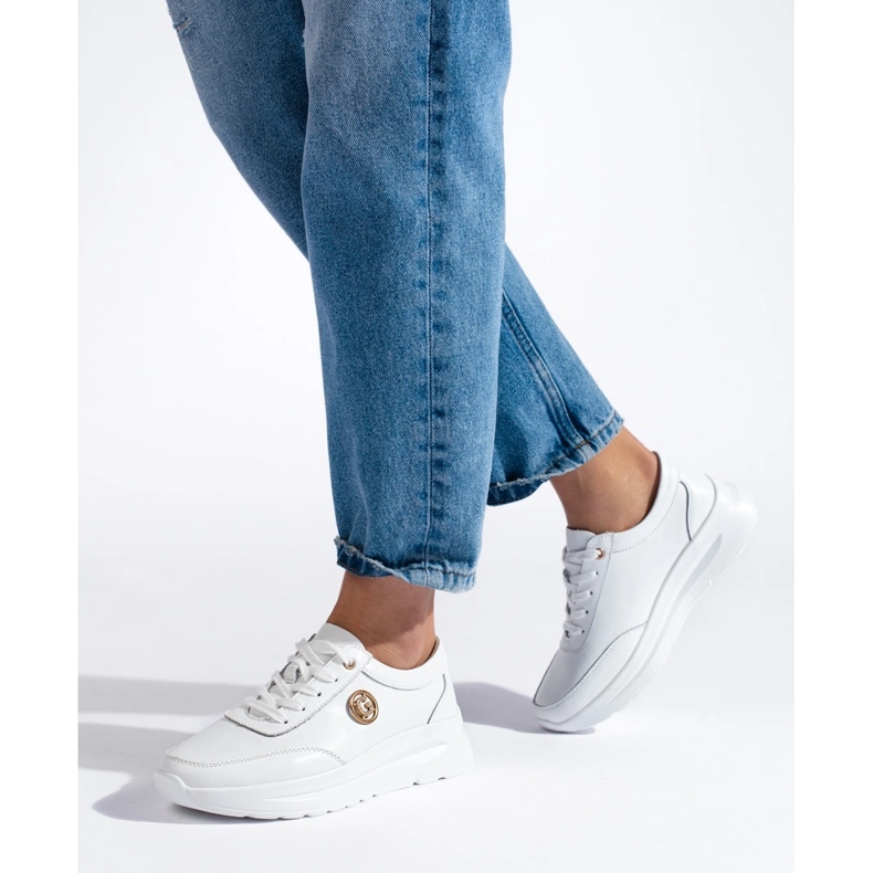 Calçados esportivos de couro branco 2