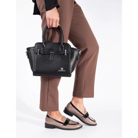 Mocassins femininos bege e pretos envernizados 2