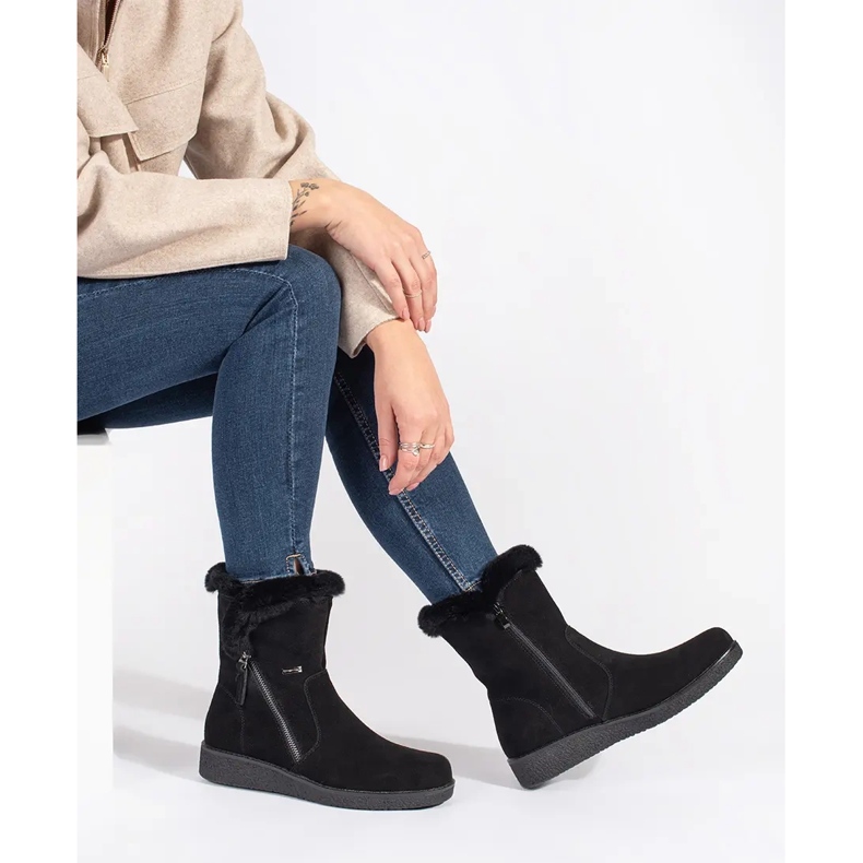 Botas femininas isoladas de couro pretas com pele de Sergio Leone preto 1