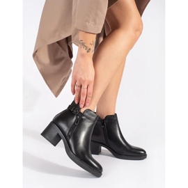 Botins femininos pretos com zíper e fivela decorativos 1