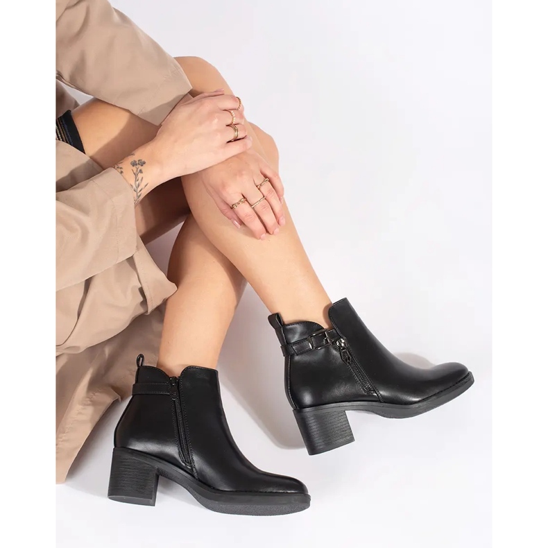 Botins femininos pretos com zíper e fivela decorativos 2