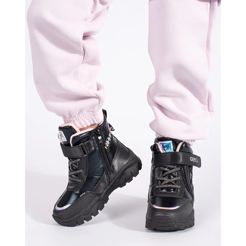 Sapatos femininos pretos com sola grossa 2