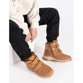 Botins de menino isolados com velcro marrom 1