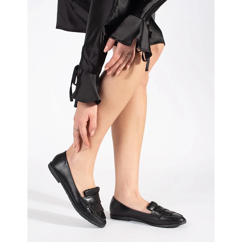 Mocassins femininos negros decorados com franjas preto 2