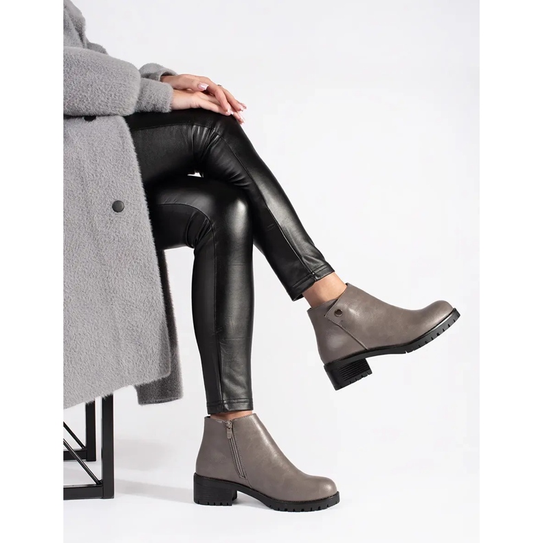 Botas de couro ecológico cinza. 2