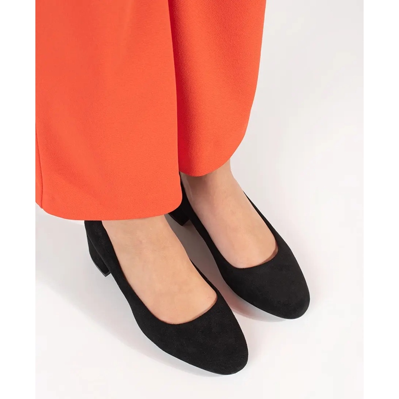 Bombas de camurça preta no post Sergio Leone preto 2