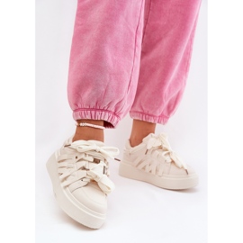 Tênis de couro ECO na plataforma bege 2