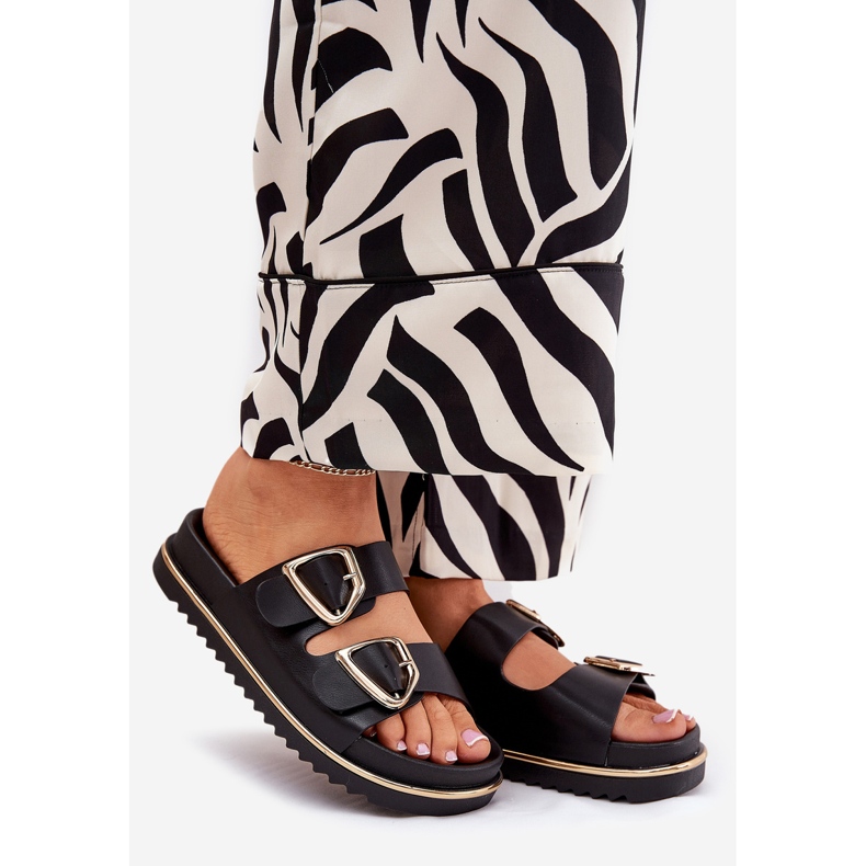 Flips femininos na plataforma com grampos dourados pretos 1 Flips femininos na plataforma com grampos dourados pretos 1