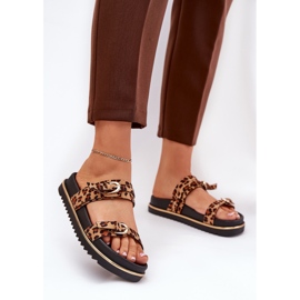 Chinelos femininos com estampa de leopardo na plataforma com listras e grampos marrons castanho 2 Chinelos femininos com estampa de leopardo na plataforma com listras e grampos marrons castanho 2