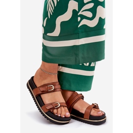 Chinelos de mulheres suaves na plataforma com listras e grampos camelos marrom 1