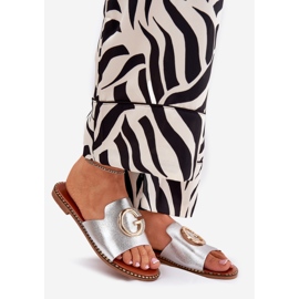 Chinelos femininos de couro eco com um detalhe de prata decorativo cinza 1