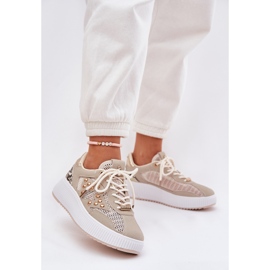 Sapatos esportivos femininos com malha e pregos bege 2