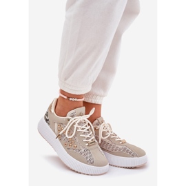 Sapatos esportivos femininos com malha e pregos bege 1 Sapatos esportivos femininos com malha e pregos bege 1
