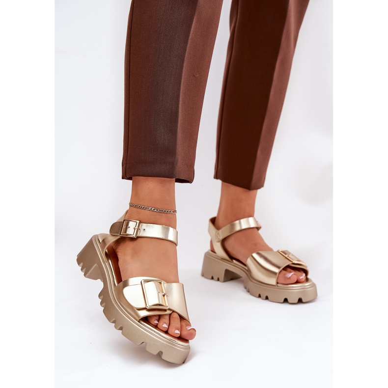 Sandálias femininas de couro ECO com fivela dourada dourado 2