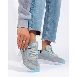 Calçados esportivos na plataforma DK cinza 2