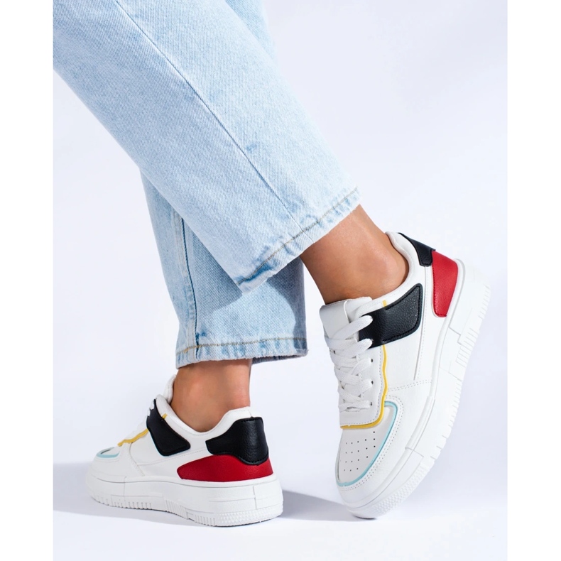 Tênis na plataforma branco 1