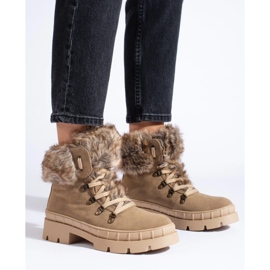 Botas femininas marrons com pele bege 1