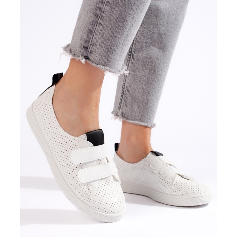 Tênis feminino branco com velcro 2