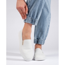 Tênis feminino branco com aberturas bege 2