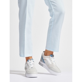 Tênis feminino cinza com cunha oculta 1