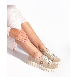 Sapatos plataforma bege claro feitos de couro camurça 1