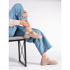 Mocassins bege envernizados com sola grossa 1