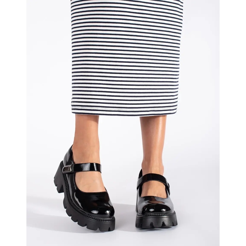 Sapatos plataforma femininos em couro envernizado preto 2