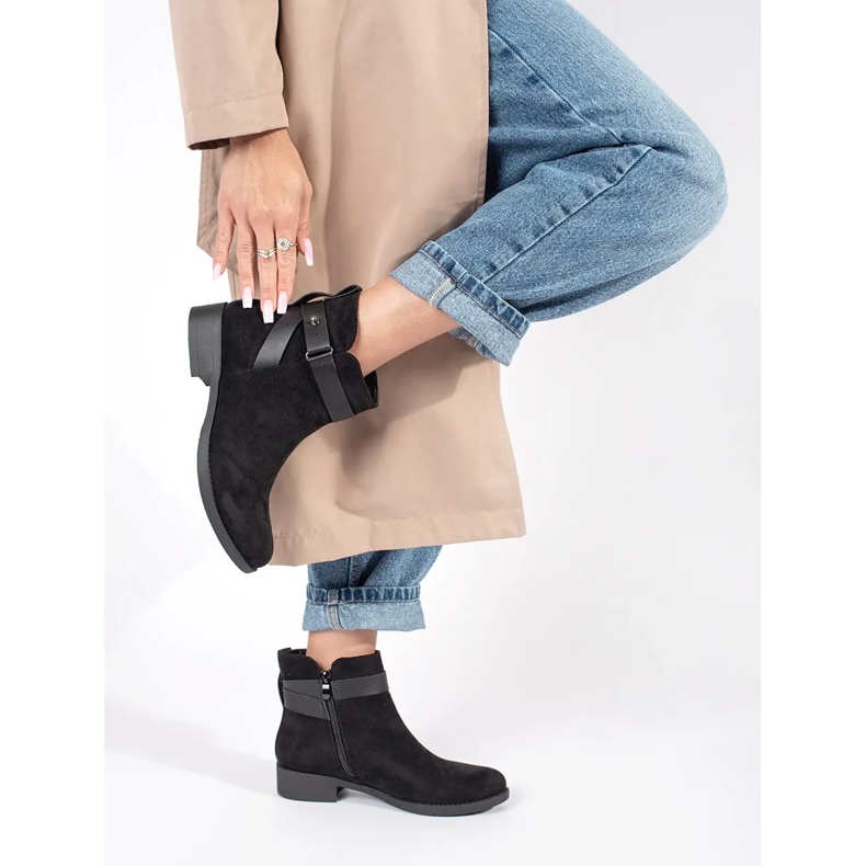 Botins femininos de camurça preta com tira decorativa preto 1