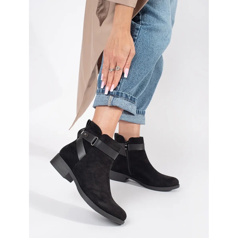 Botins femininos de camurça preta com tira decorativa preto 2