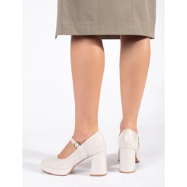 Seastar Sapatos femininos de couro envernizado bege de salto alto com fivela 2