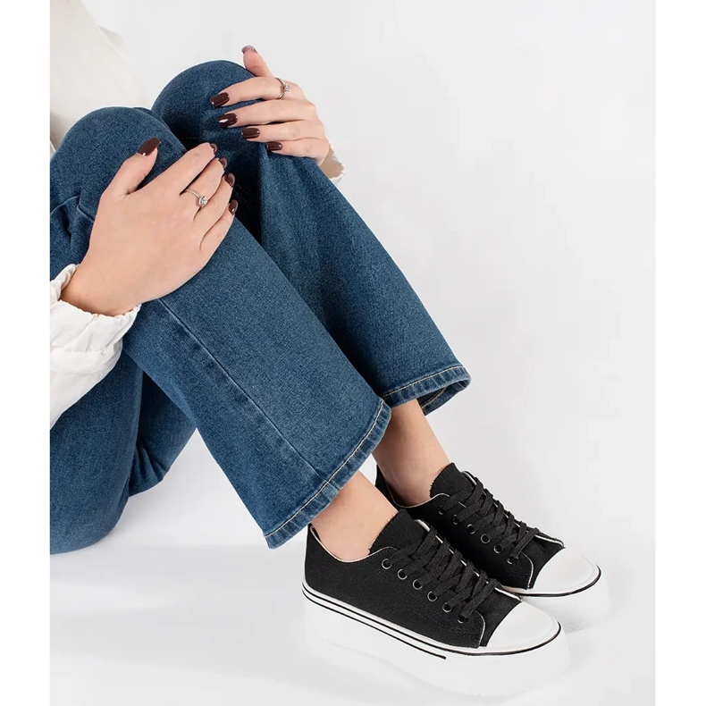 Tênis feminino preto com sola grossa 2