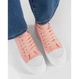 Tênis clássicos na plataforma rosa leve 2