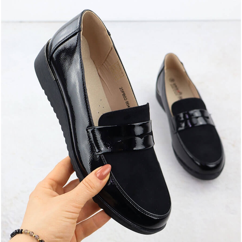 Os sapatos femininos envernizados em uma plataforma Black Unisoft 9040 preto 1