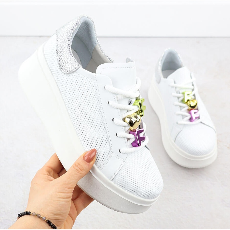 Sapatos de couro em uma espessa perfuração perfurada Filippo DP6793 branco 1